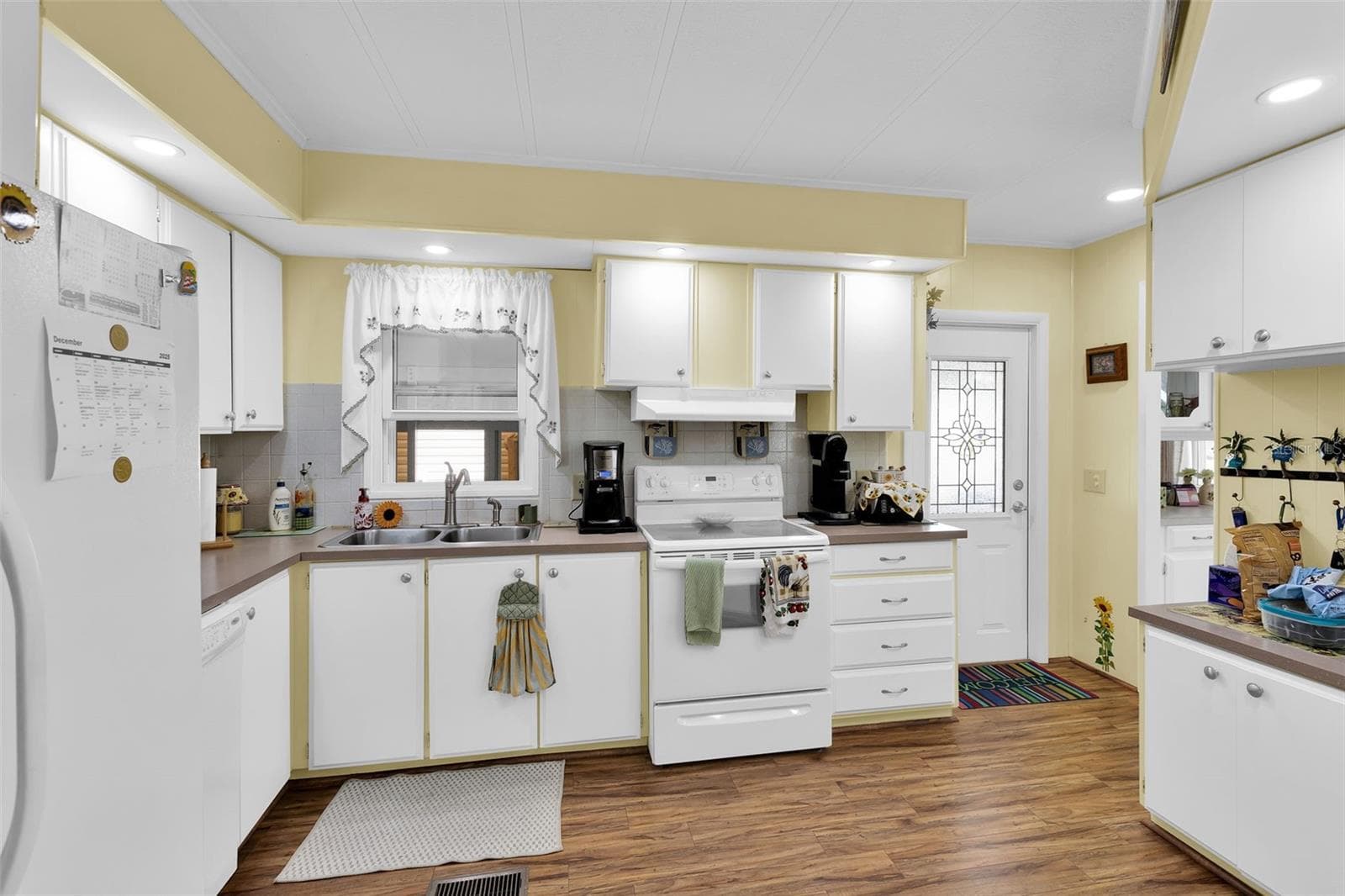 Manufactured Home at 220 LA ROSAS, NORTH PORT, photo 5 of 74