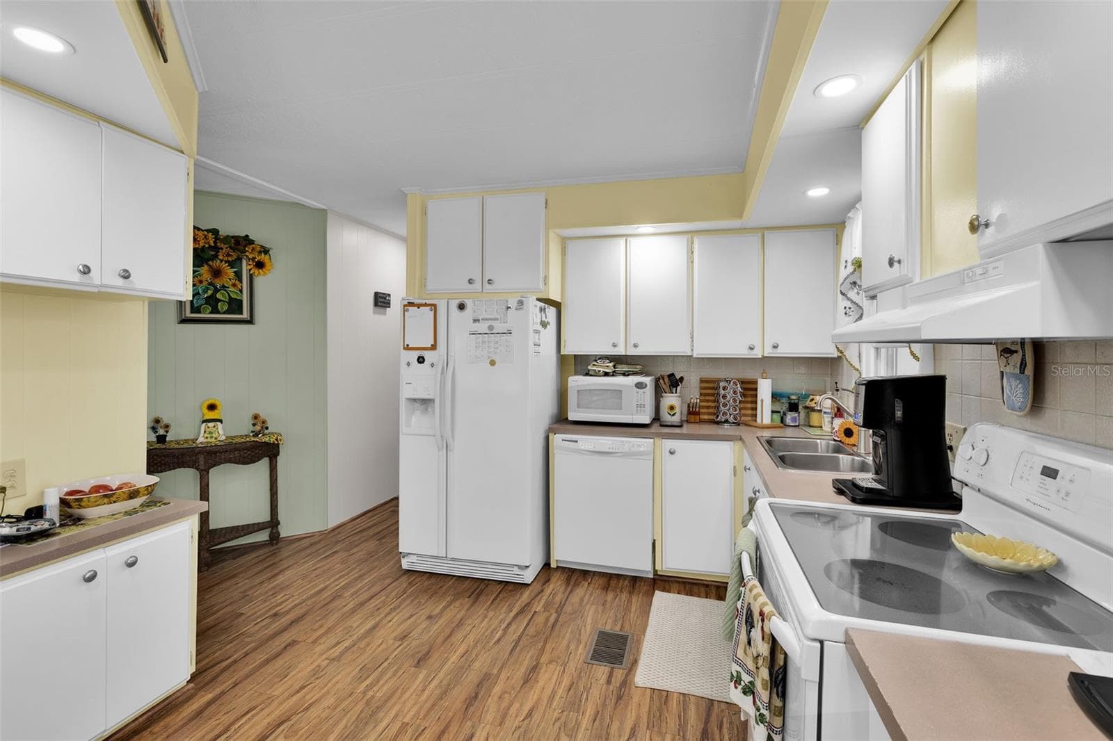 Manufactured Home at 220 LA ROSAS, NORTH PORT, photo 7 of 74