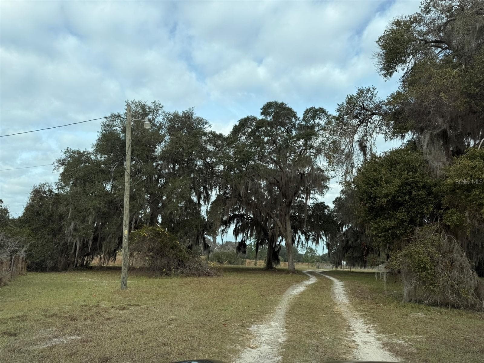 Entering into the property - 29605 FULLERVILLE RD, DELAND