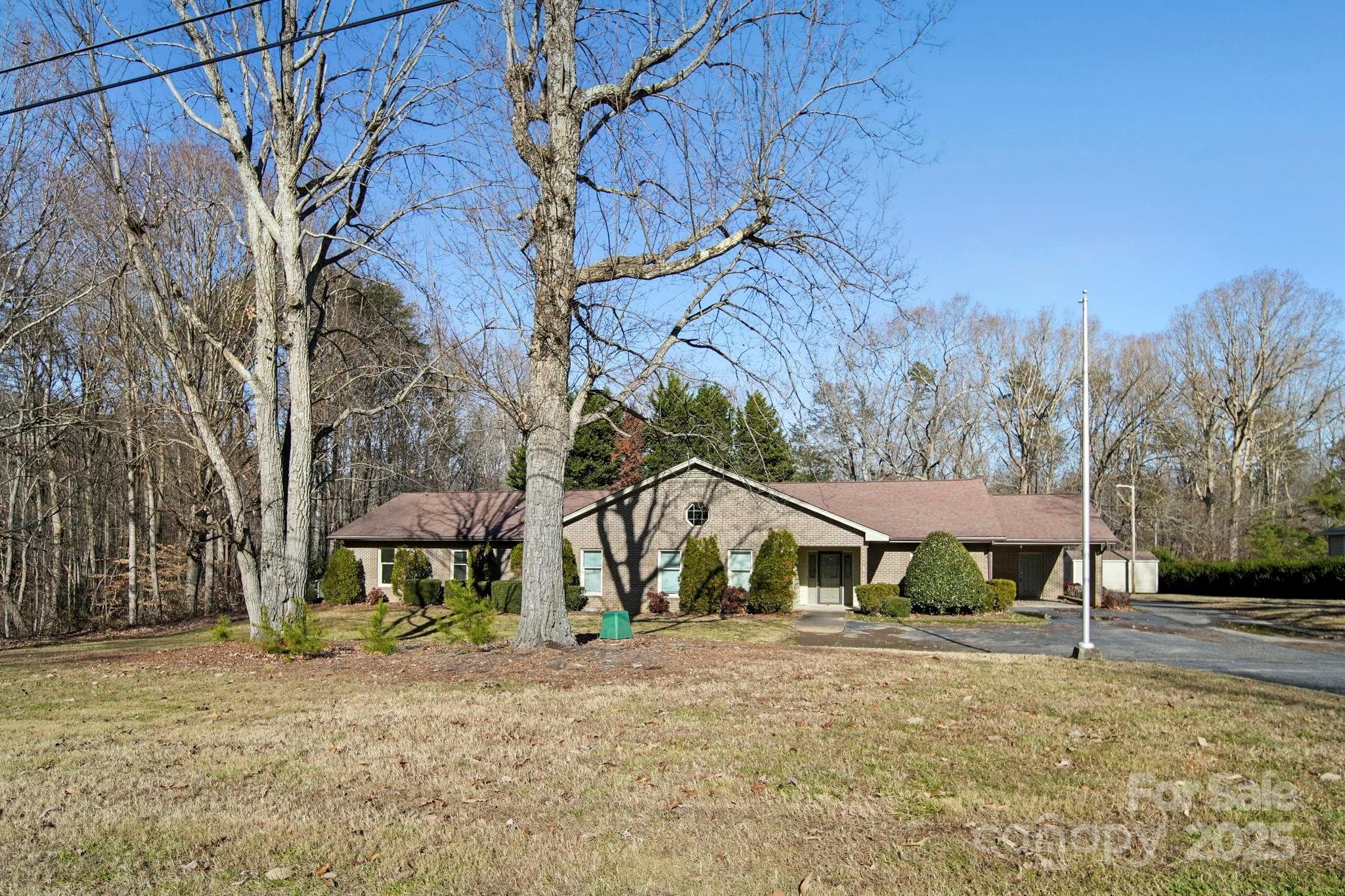 Single Family Residence at 1015 Elizabeth Drive, Dallas, photo 2 of 48