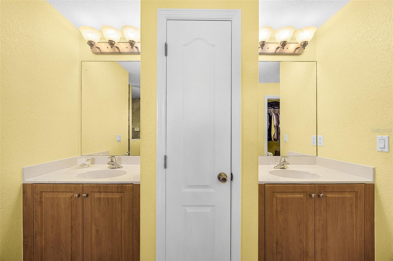 Split sinks - 430 NW 39TH AVE, CAPE CORAL