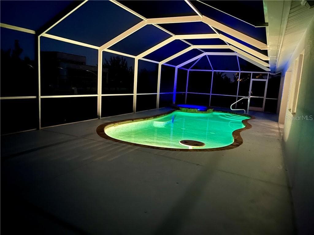 full home Pool cage with lots of entertainment space - 430 NW 39TH AVE, CAPE CORAL