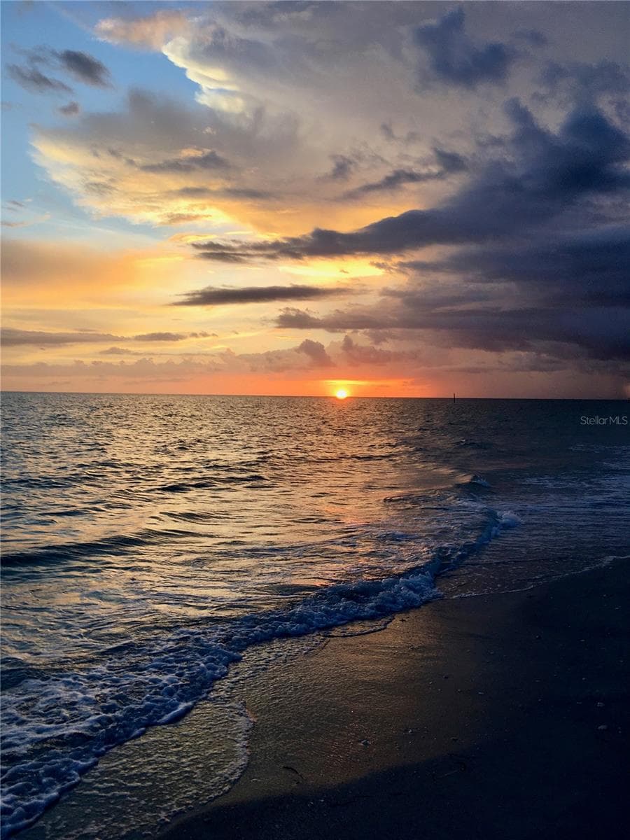 Beautiful beach sunset - 430 NW 39TH AVE, CAPE CORAL