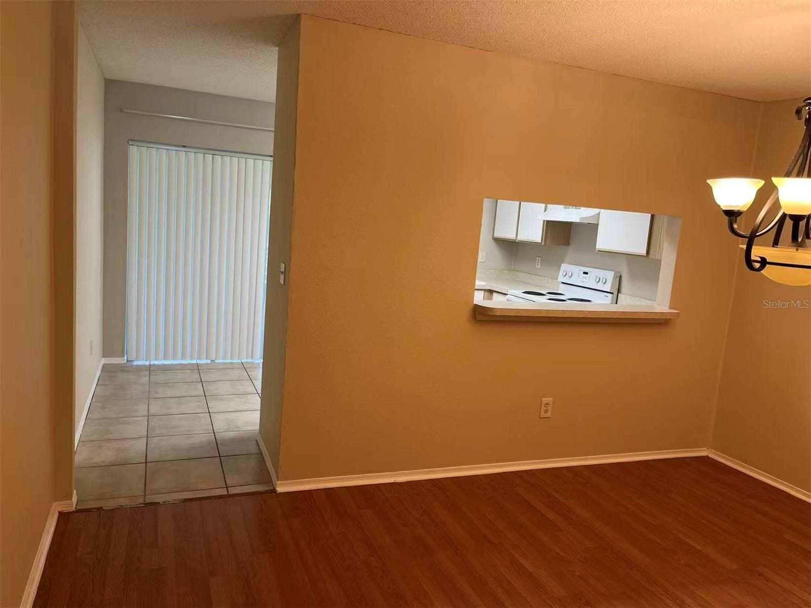 Townhouse at 2030 FLUORSHIRE DR, BRANDON, photo 2 of 13