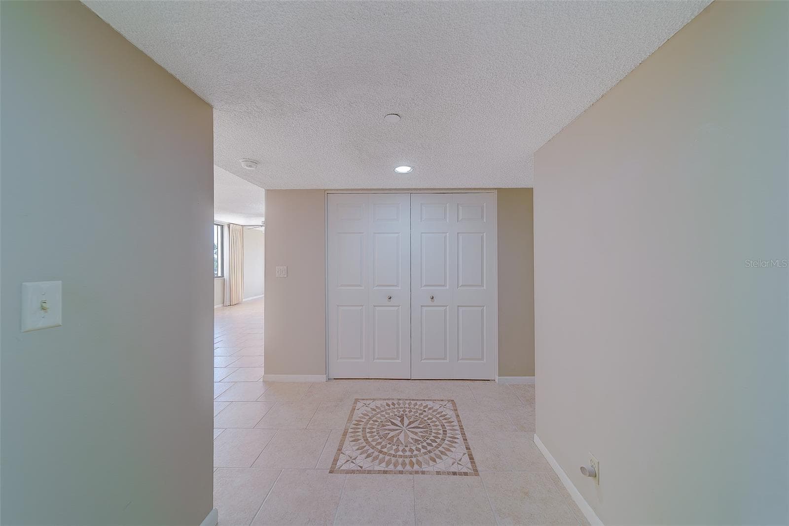 Foyer area with a large closet space - 1480 GULF BLVD #201, CLEARWATER BEACH