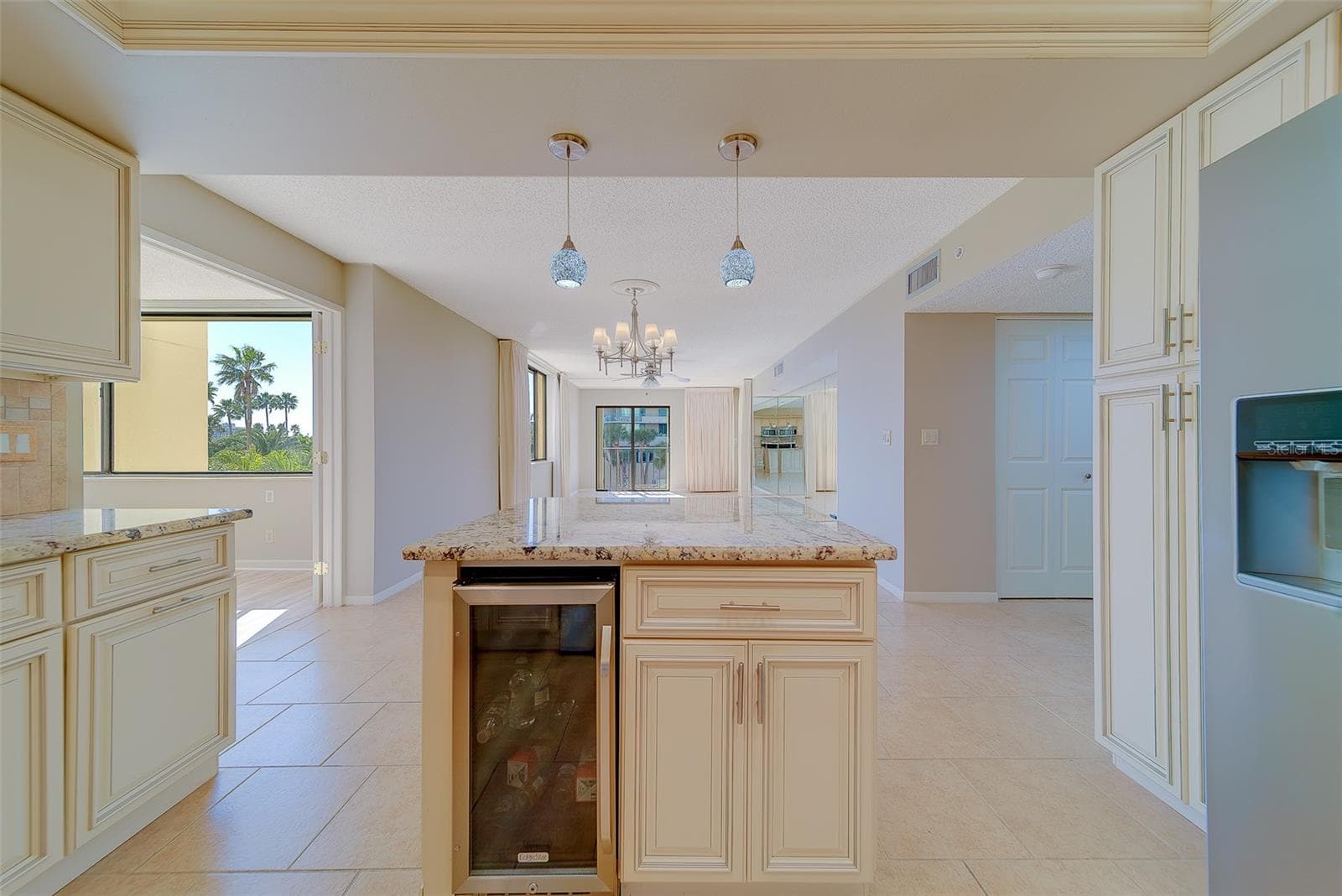 Wine chiller - 1480 GULF BLVD #201, CLEARWATER BEACH