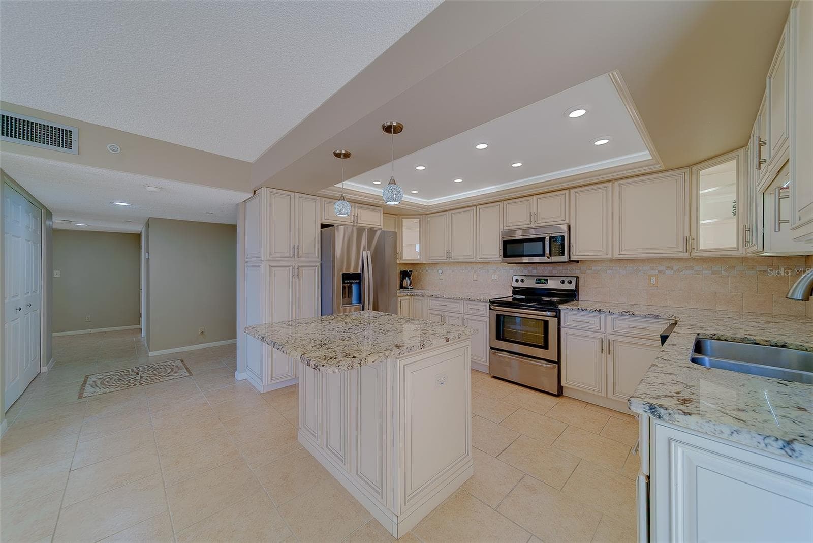 Large Kitchen space with island - 1480 GULF BLVD #201, CLEARWATER BEACH