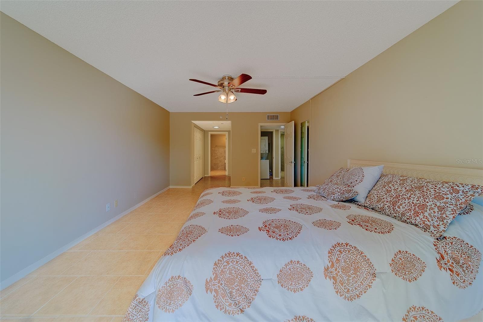 Master Bedroom going ensuite - 1480 GULF BLVD #201, CLEARWATER BEACH