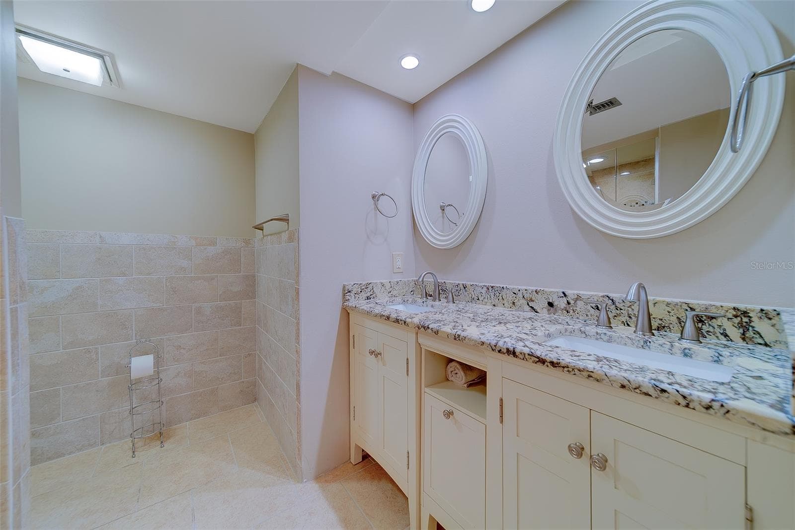 Double Vanities - 1480 GULF BLVD #201, CLEARWATER BEACH