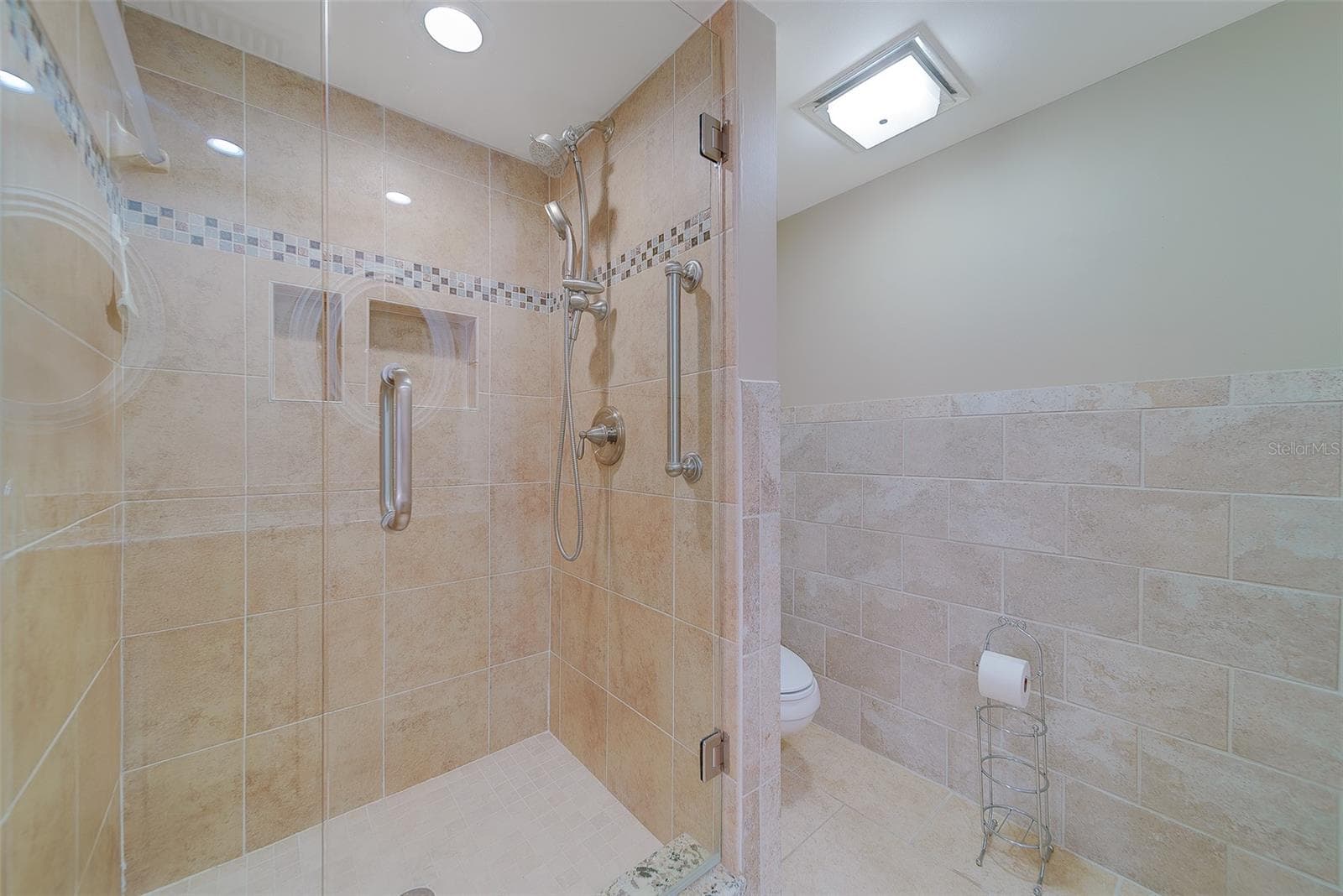 Gorgeous Shower with insert shelving - 1480 GULF BLVD #201, CLEARWATER BEACH