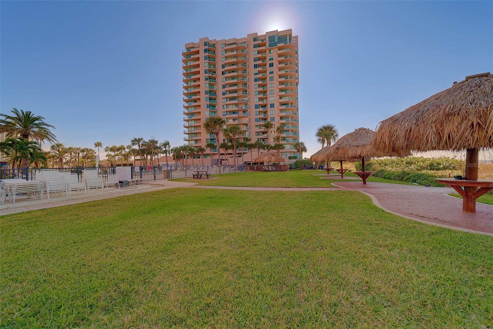 Lots of green space - 1480 GULF BLVD #201, CLEARWATER BEACH