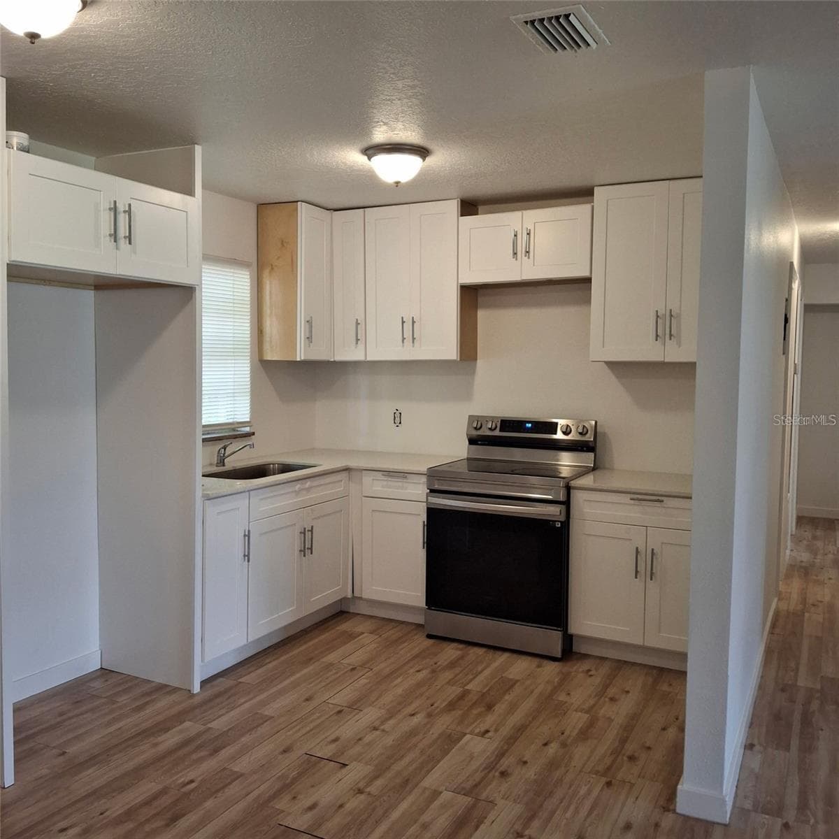 Single Family Residence at 444 SUNNYVIEW CIR, ORLANDO, photo 4 of 17