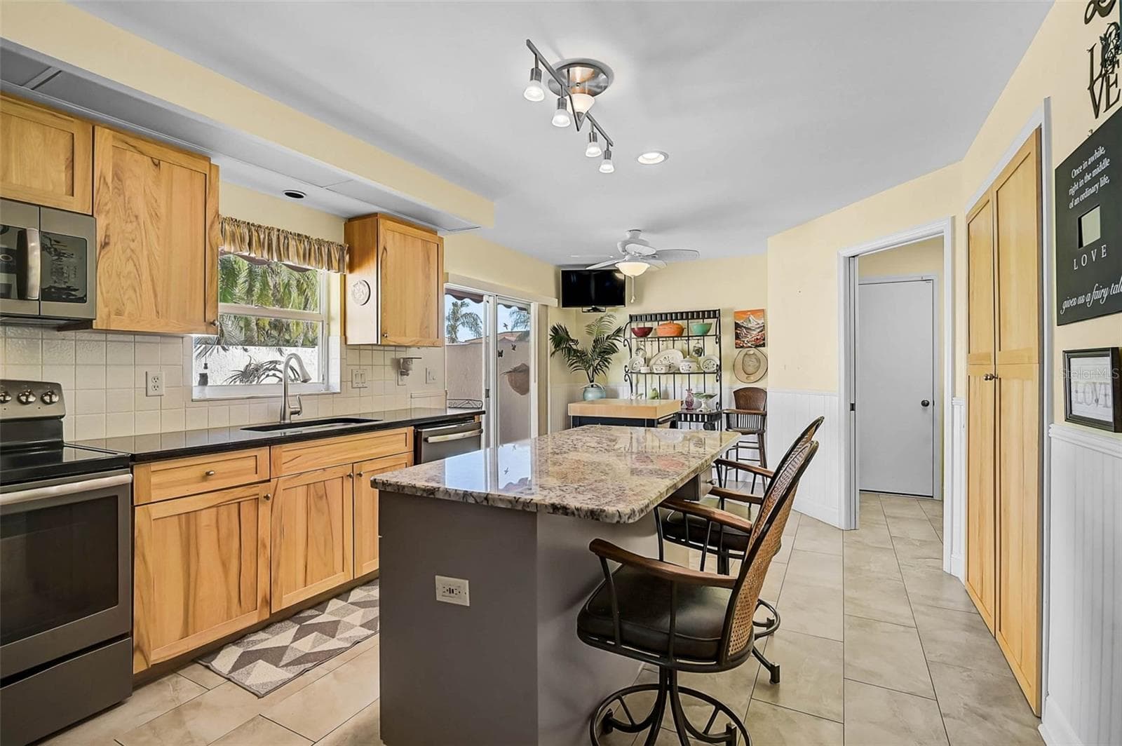 Single Family Residence at 4041 MURFIELD DR E, BRADENTON, photo 10 of 45