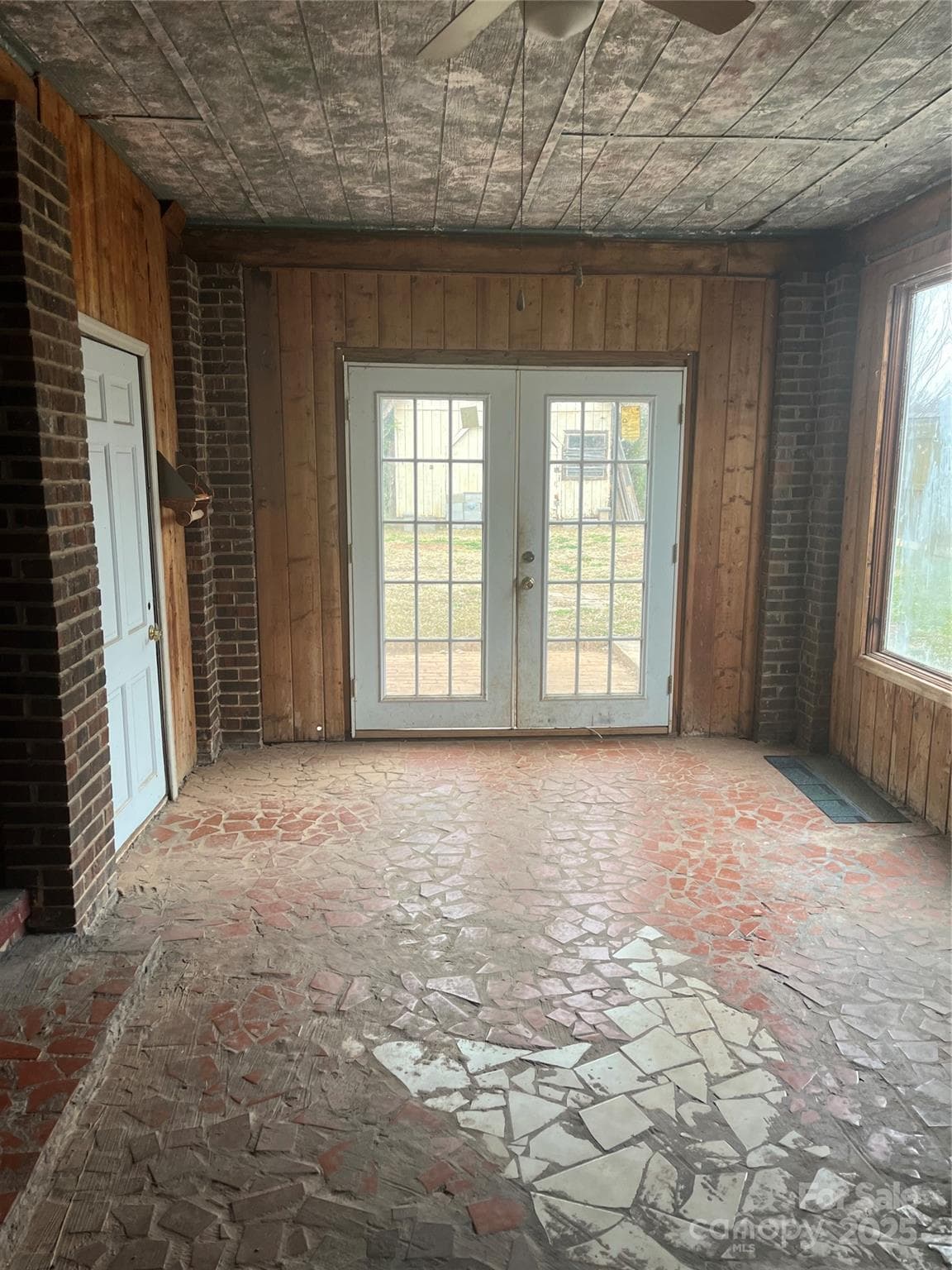 Single Family Residence at 206 E Catawba Drive, Mount Holly, photo 16 of 18
