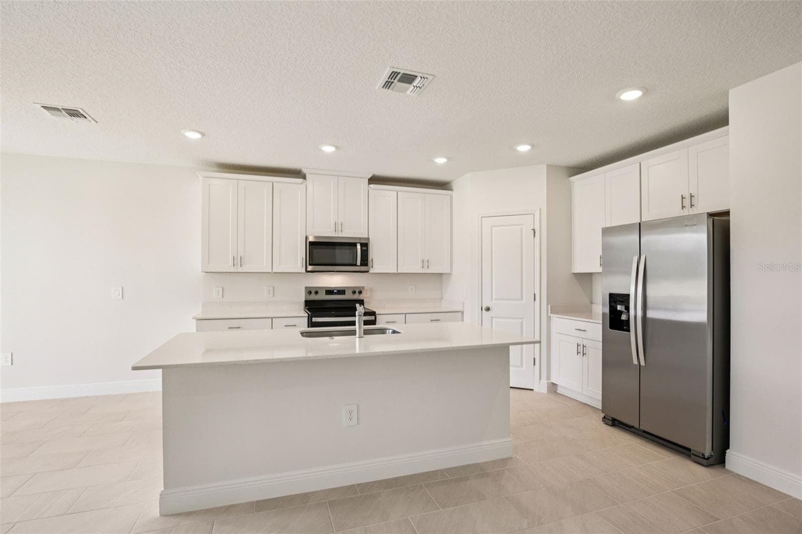 Single Family Residence at 855 SUNSHOWER DR, LADY LAKE, photo 15 of 43