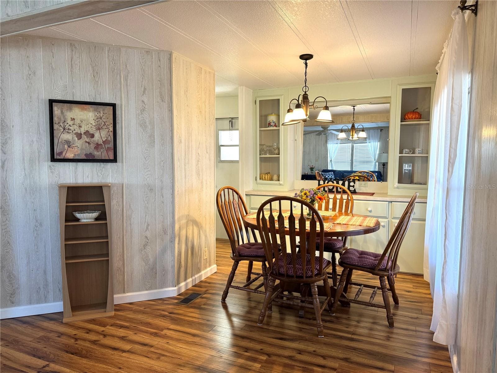 Built in cabinets. - 340 PEACE MNR, PALMETTO
