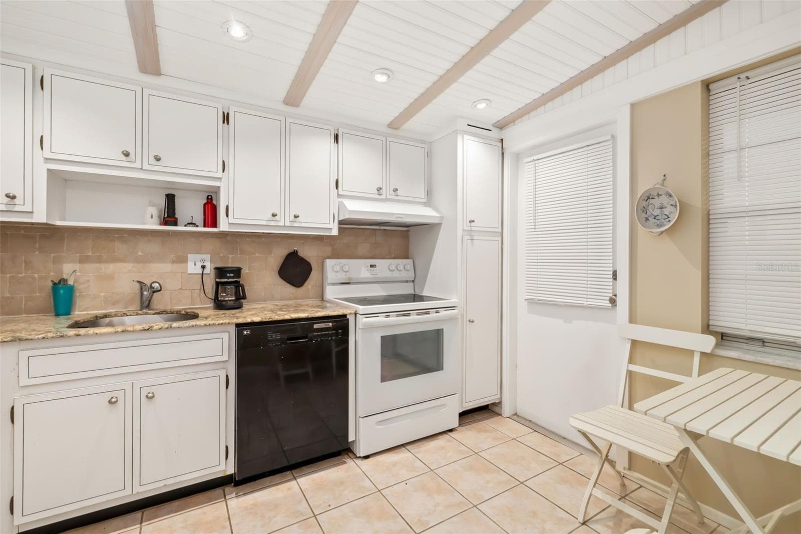 Condominium at 7461 W COUNTRY CLUB DR #404, SARASOTA, photo 13 of 48
