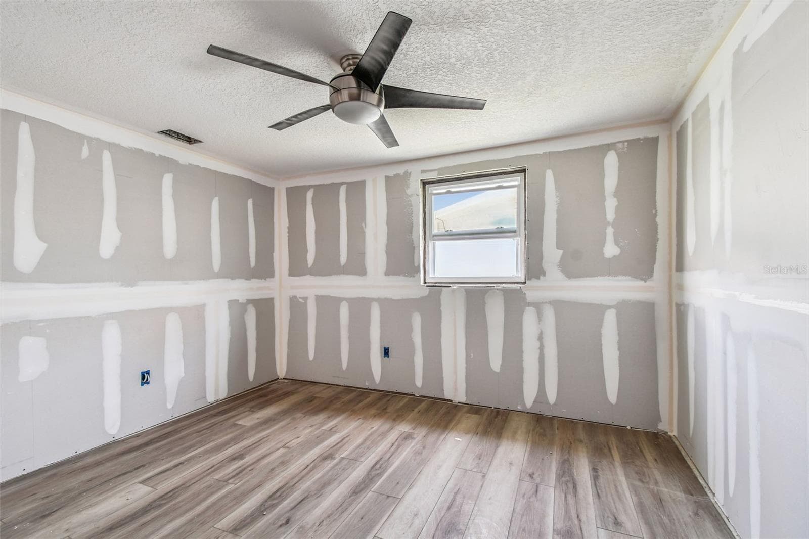 Single Family Residence at 13603 ALLYN DR, HUDSON, photo 32 of 81