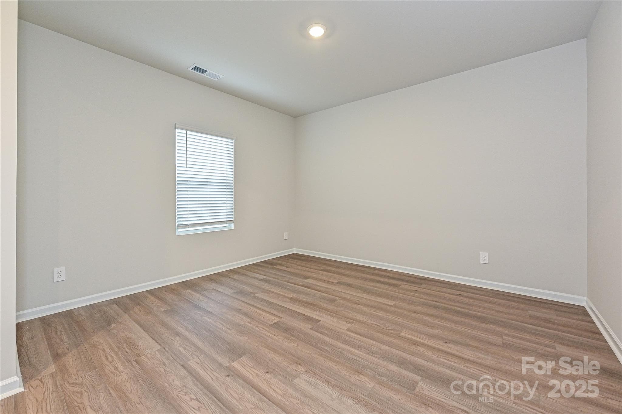 Single Family Residence at 2101 Sunflower Circle, Newton, photo 4 of 20