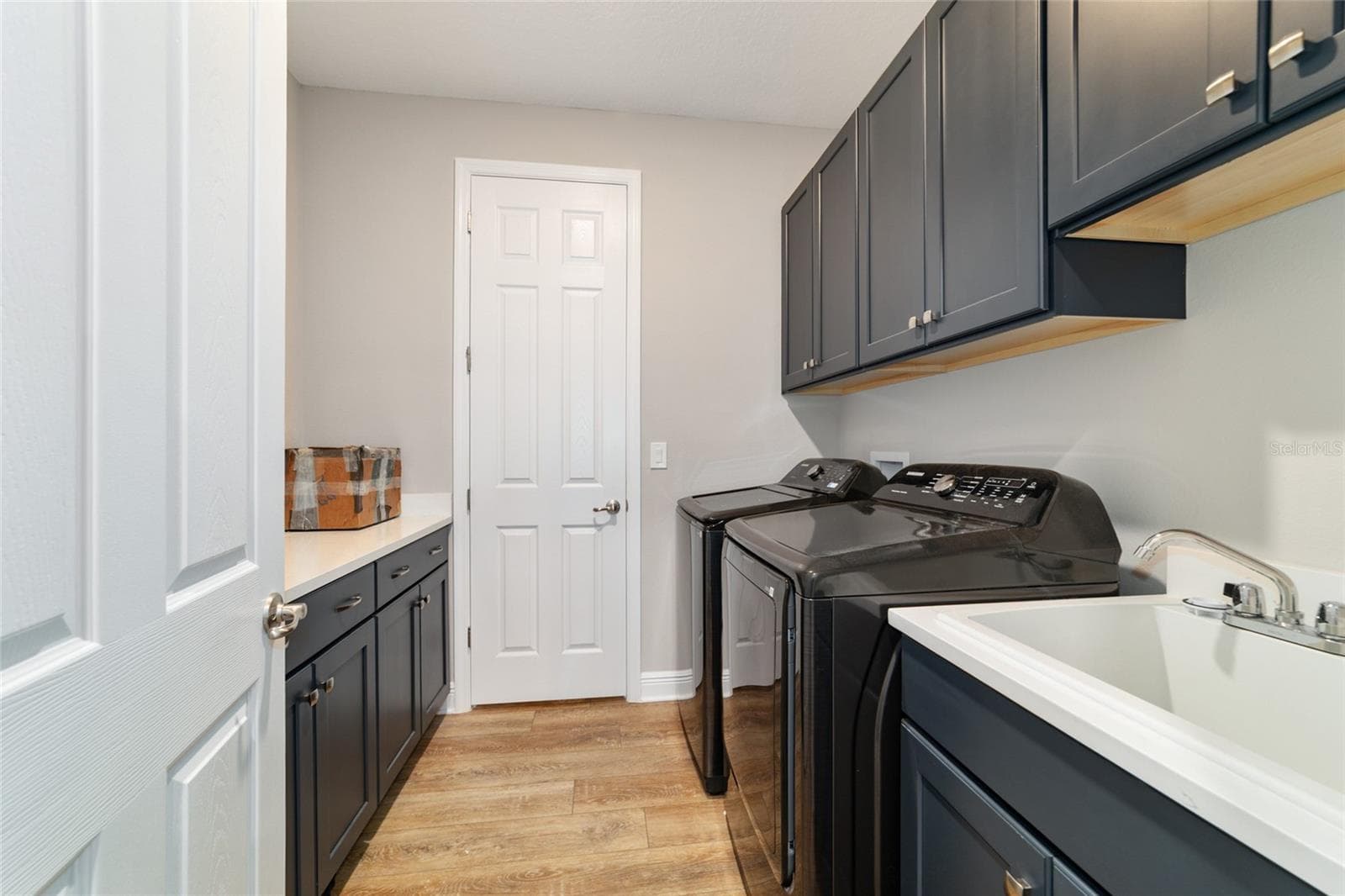 Extra cabinets in Laundry and utility sink - 10453 SW 99TH LN, OCALA
