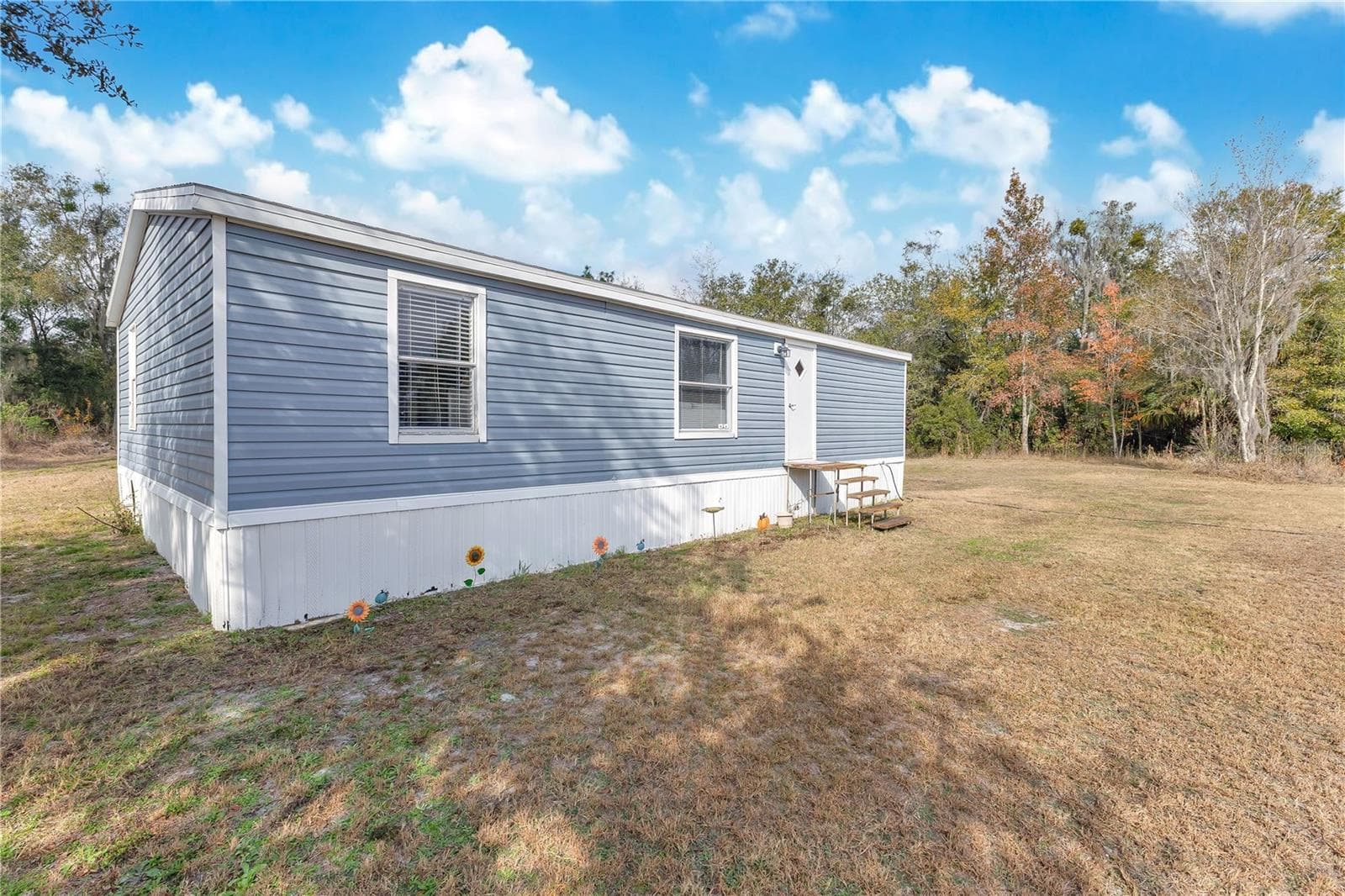 Manufactured Home at 10810 SPORTSMAN TRL, LAKELAND, photo 2 of 30