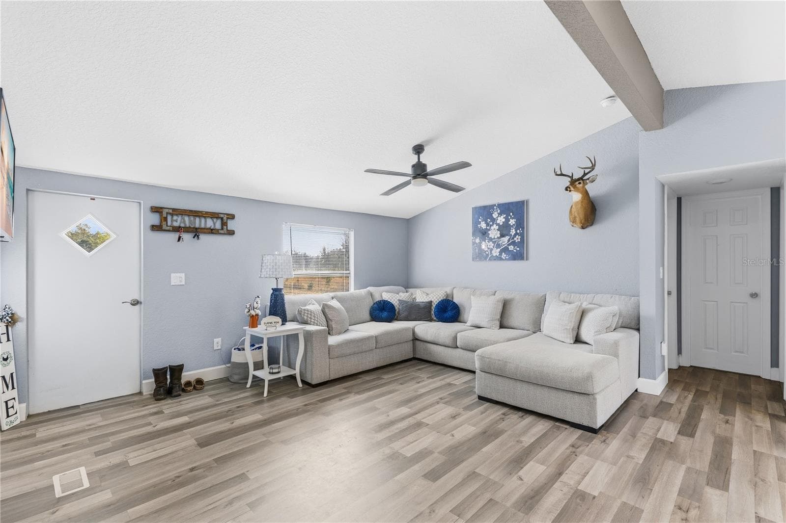 Manufactured Home at 10810 SPORTSMAN TRL, LAKELAND, photo 4 of 30