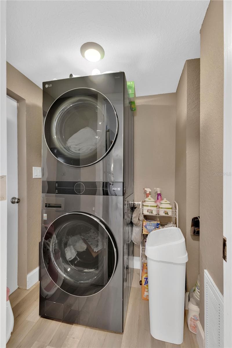 Inside Laundry - 10810 SPORTSMAN TRL, LAKELAND