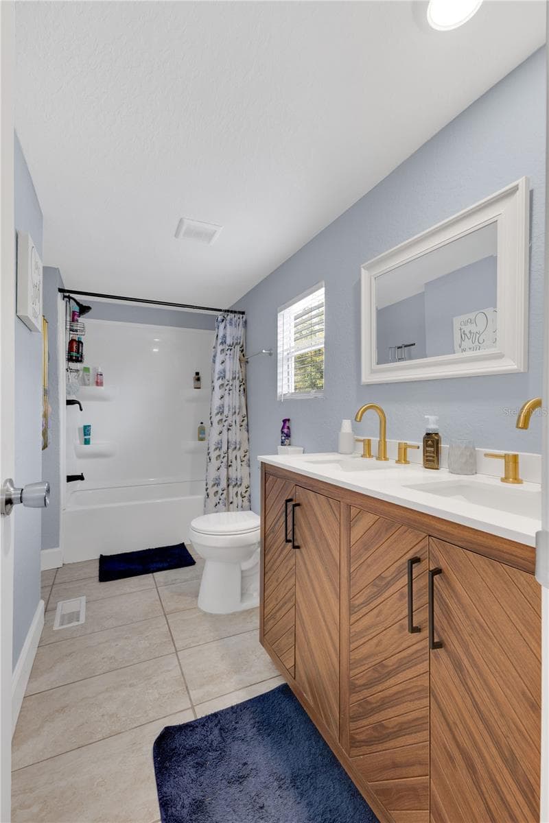 Primary bath - 10810 SPORTSMAN TRL, LAKELAND