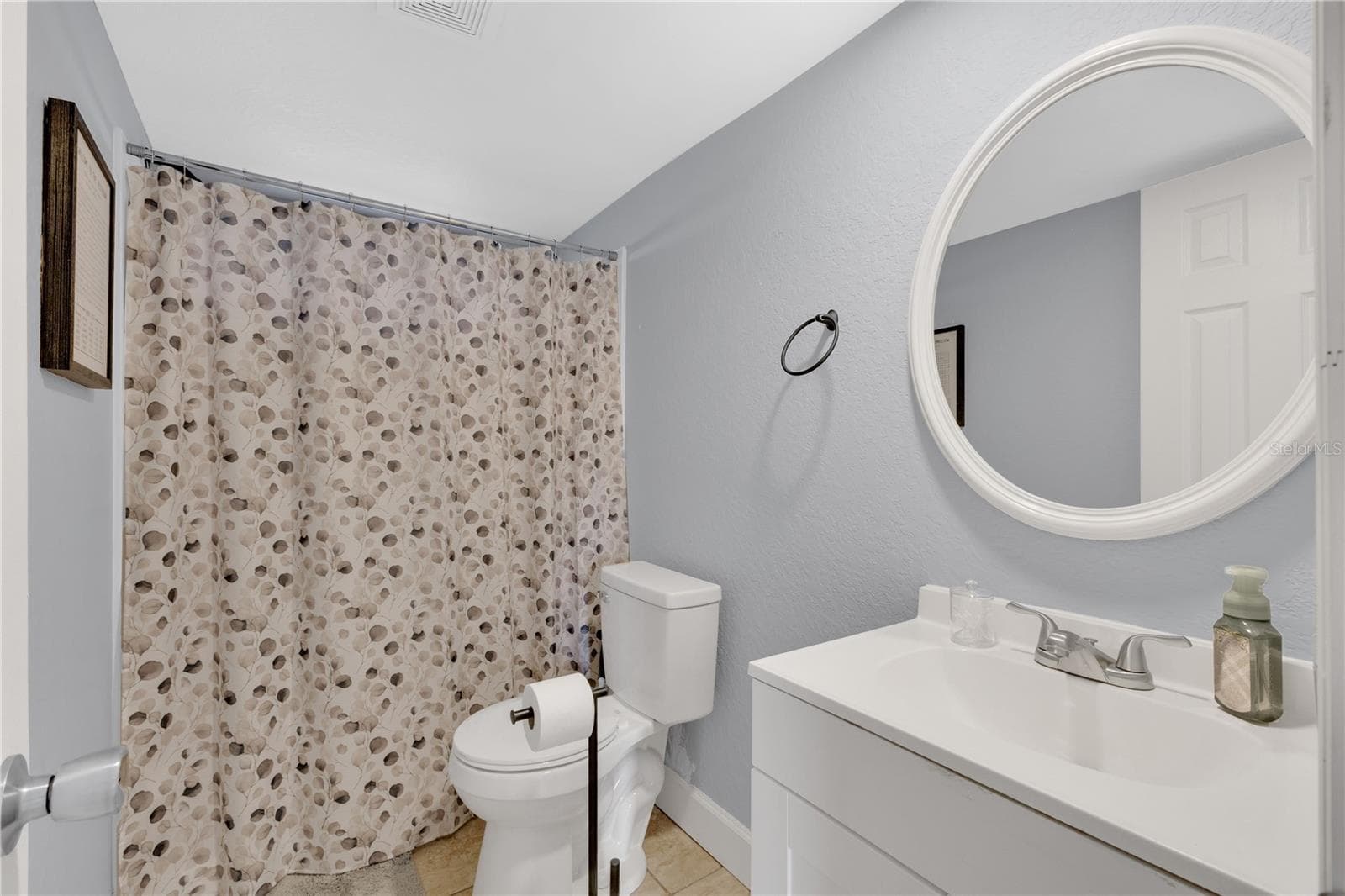 Guest Bathroom - 10810 SPORTSMAN TRL, LAKELAND