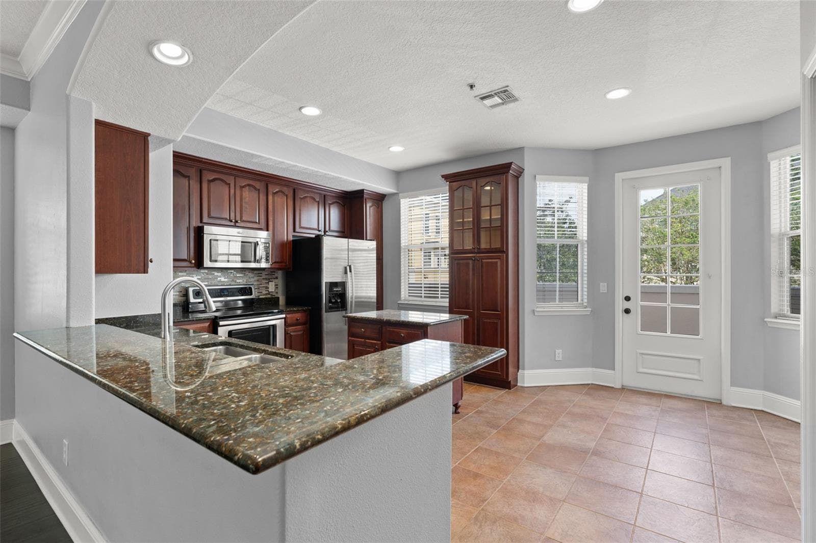 Large kitchen with balcony access! - 1563 COMMON WAY RD, ORLANDO