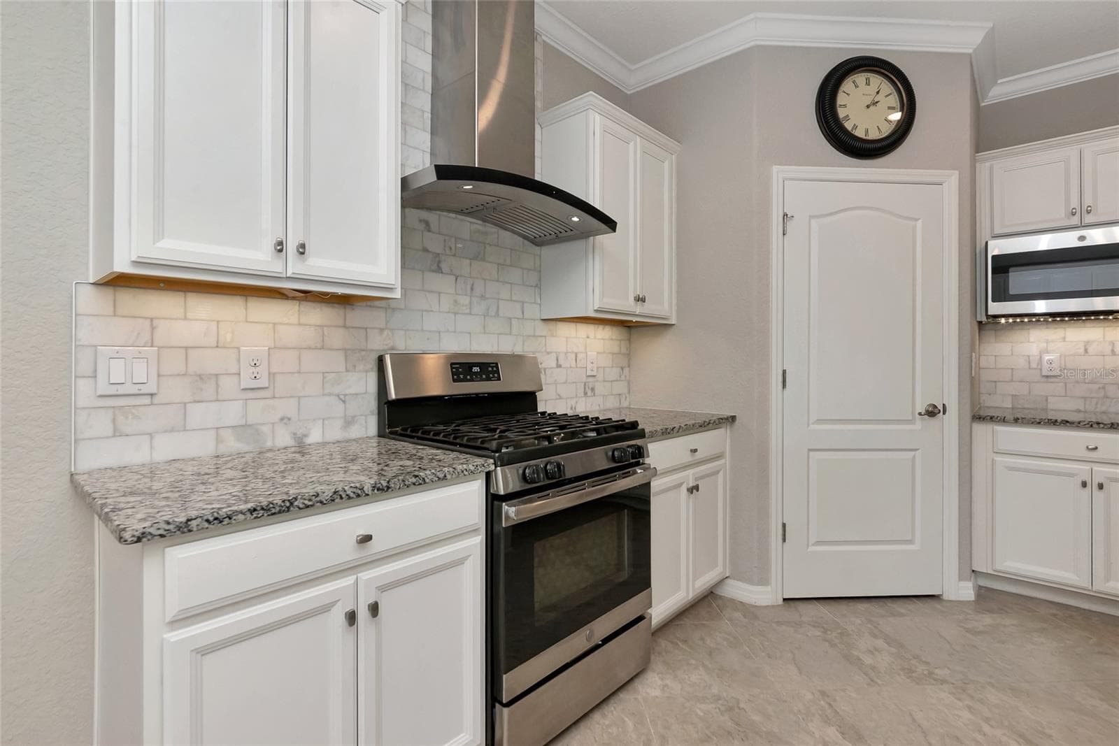 Single Family Residence at 10202 MARBELLA DR, BRADENTON, photo 14 of 68