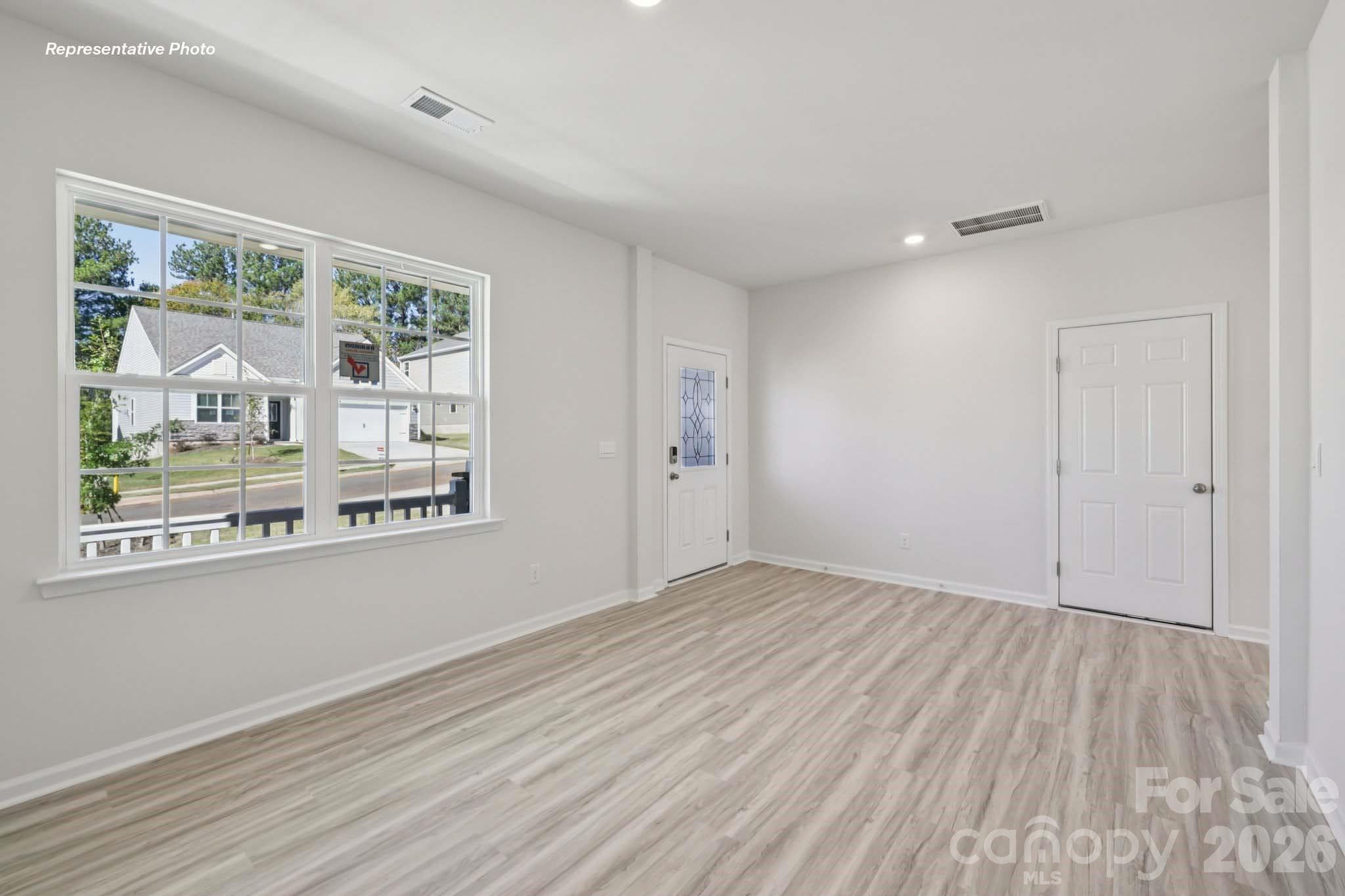 Single Family Residence at 552 Dazzle Loop, Newton, photo 5 of 64