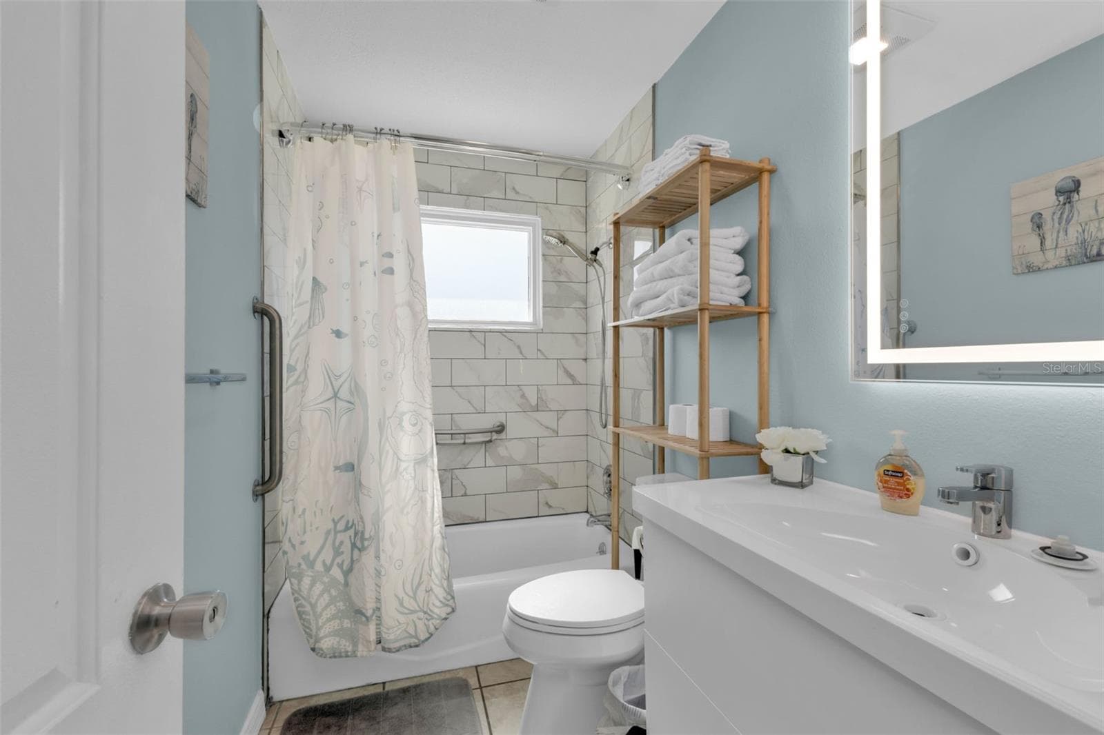 Duplex at 312 BAYSHORE RD, NOKOMIS, photo 25 of 86