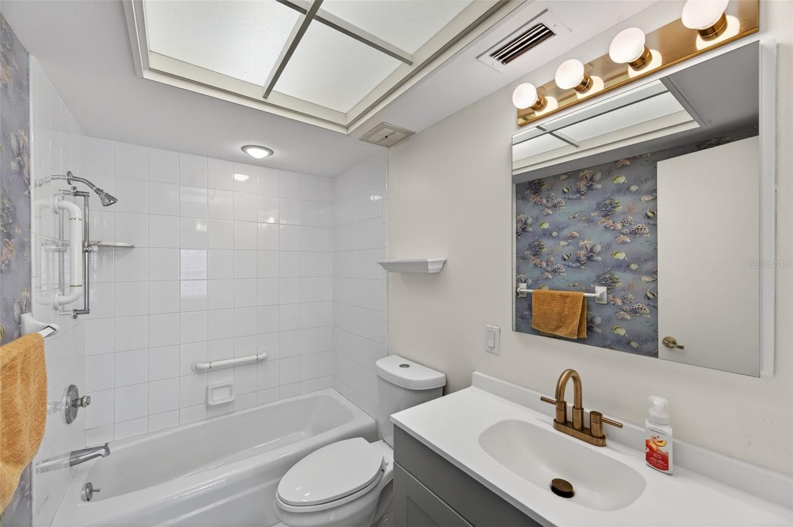 Bathroom 3 - 131 BLUFF VIEW DR #403, BELLEAIR BLUFFS