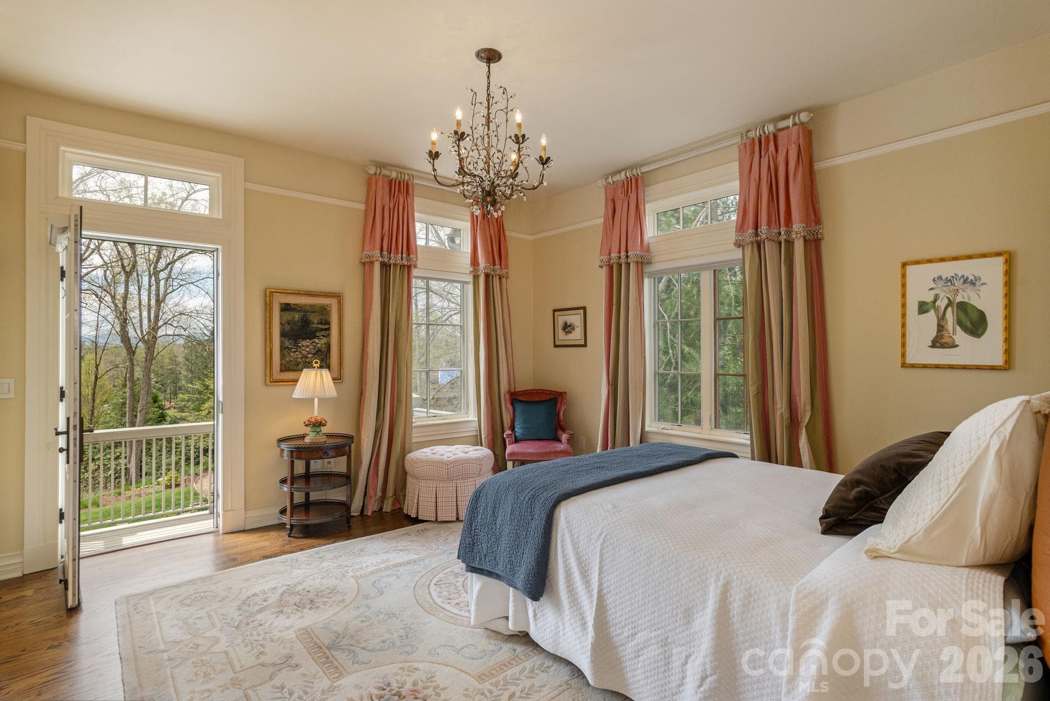 Third en-suite bedroom filled with natural light - 8 Fairway Place, Asheville