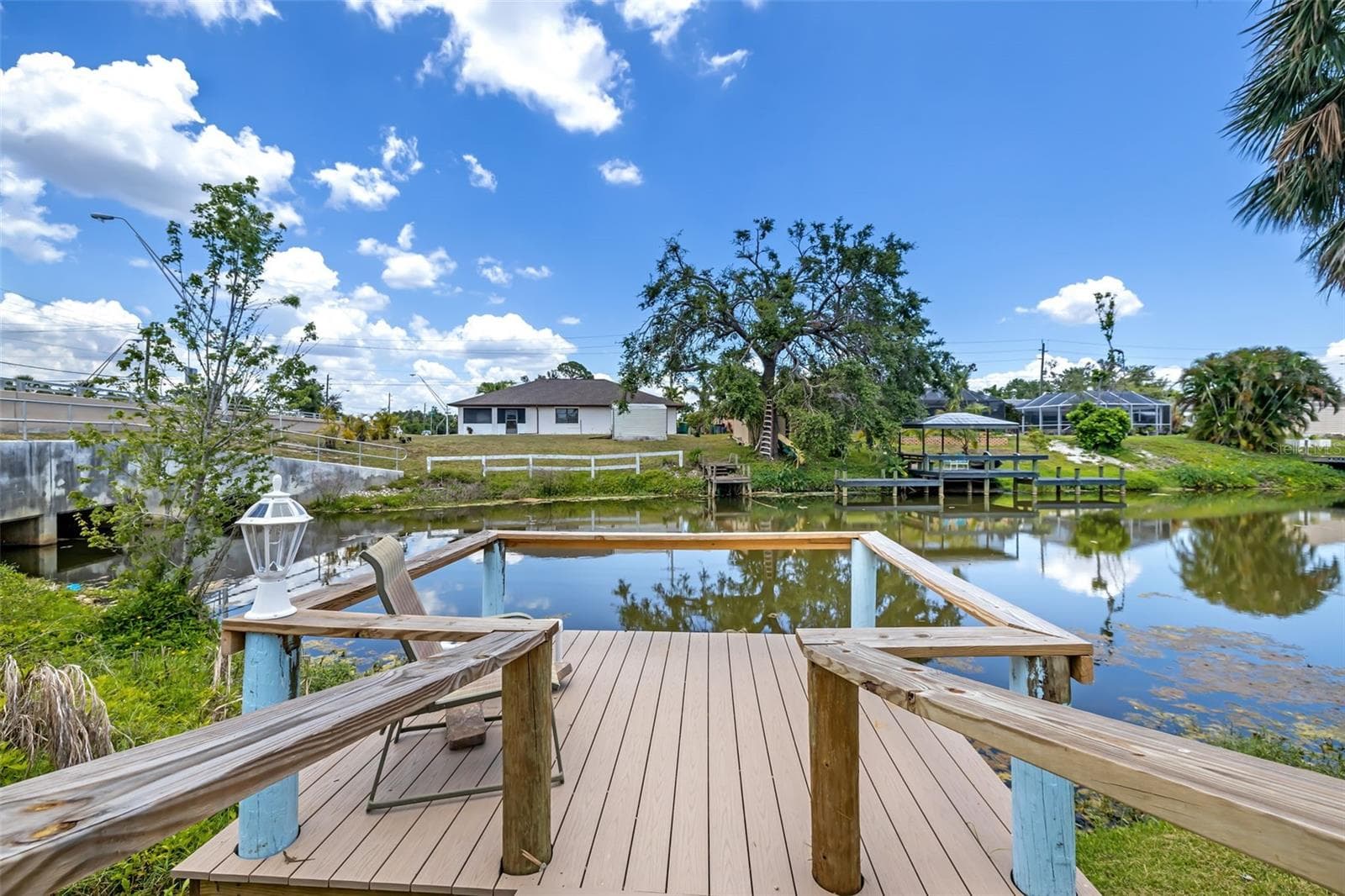 New vinyl composite decking - 2132 ABSCOTT ST, PORT CHARLOTTE