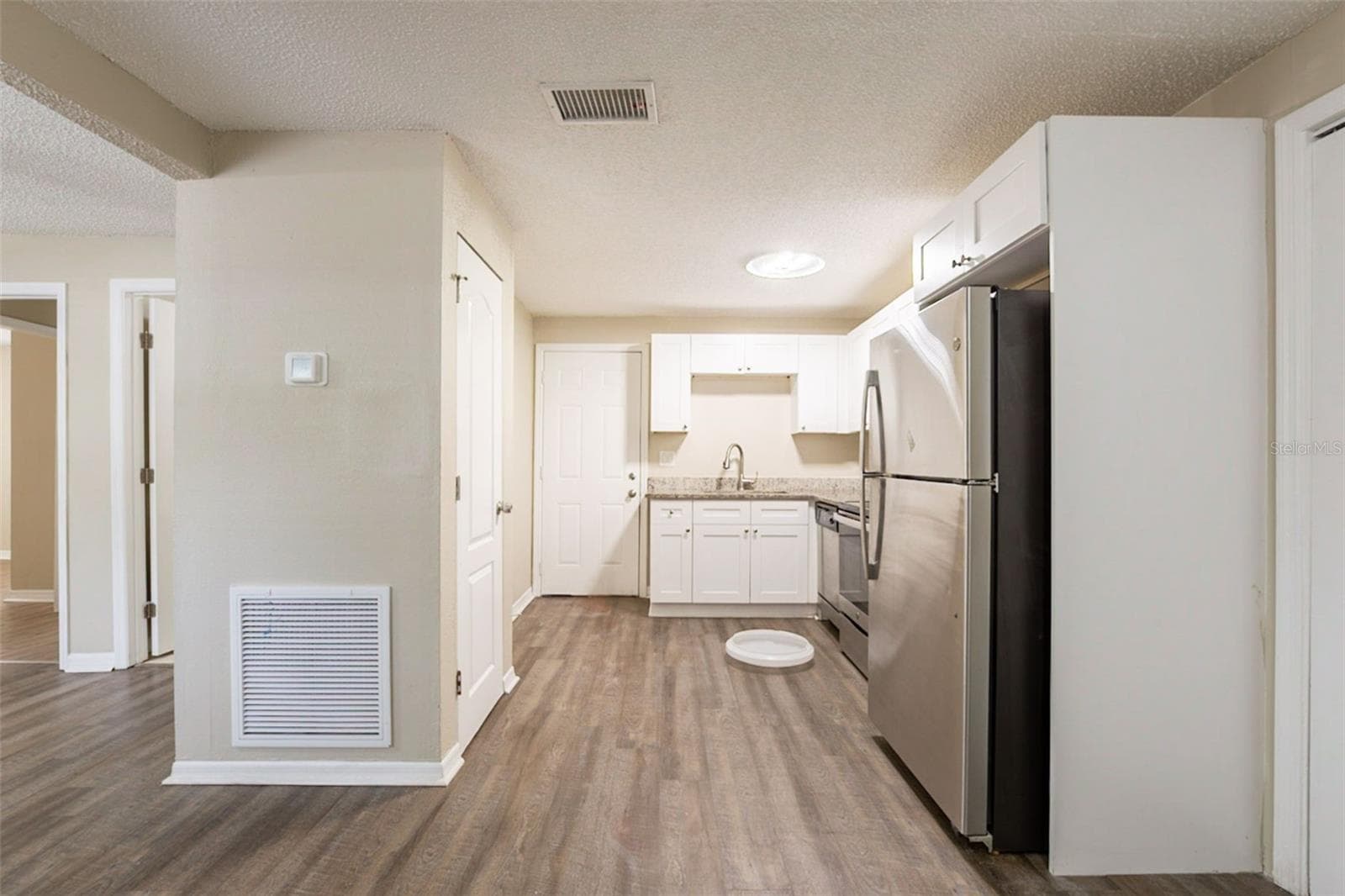 Single Family Residence at 2115 E ELLICOTT ST, TAMPA, photo 6 of 32