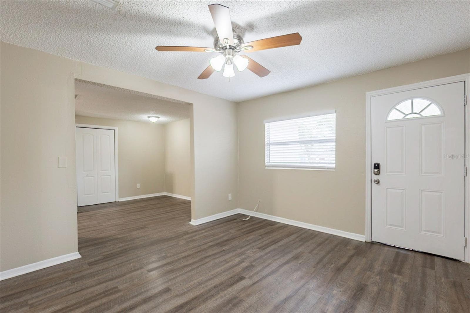Single Family Residence at 2115 E ELLICOTT ST, TAMPA, photo 13 of 32