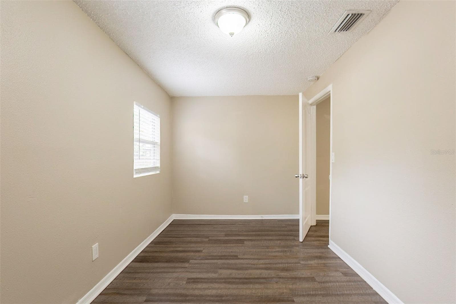 Single Family Residence at 2115 E ELLICOTT ST, TAMPA, photo 19 of 32