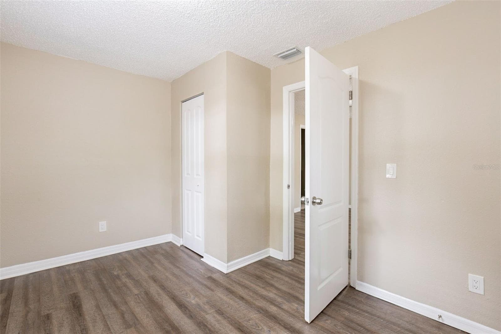 Single Family Residence at 2115 E ELLICOTT ST, TAMPA, photo 22 of 32