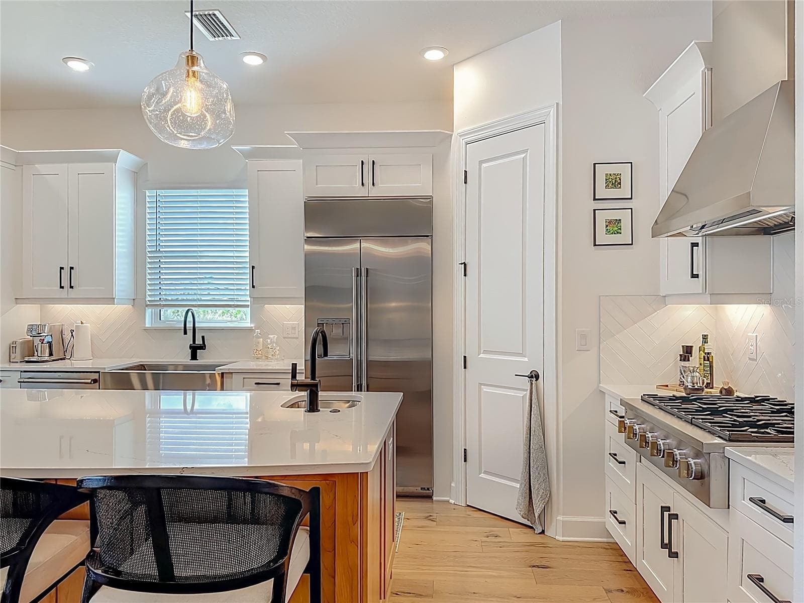 Single Family Residence at 16306 ISOLA PL, LAKEWOOD RANCH, photo 15 of 113