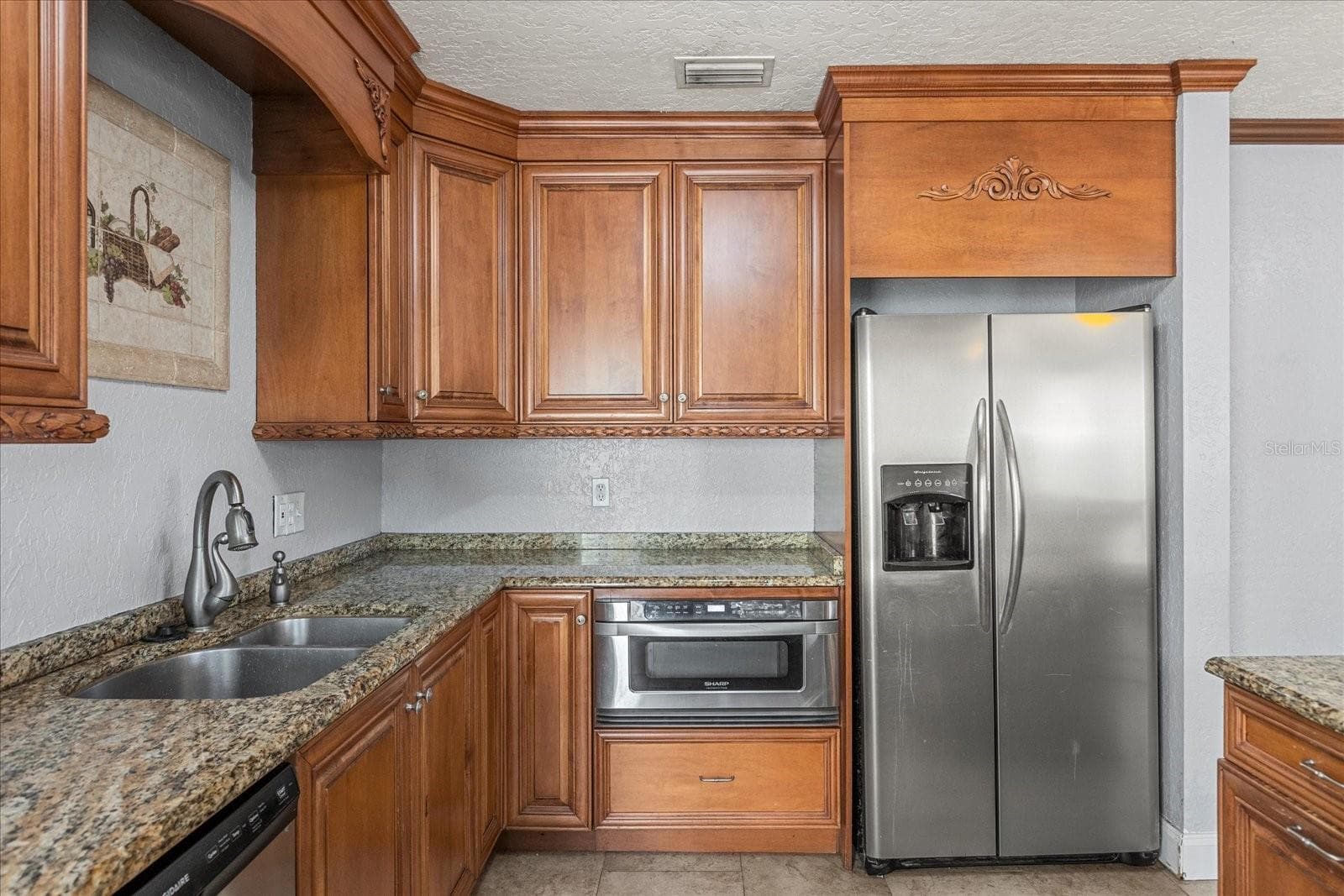 Kitchen w/Built-In Microwave - 918 W SMITH ST, ORLANDO