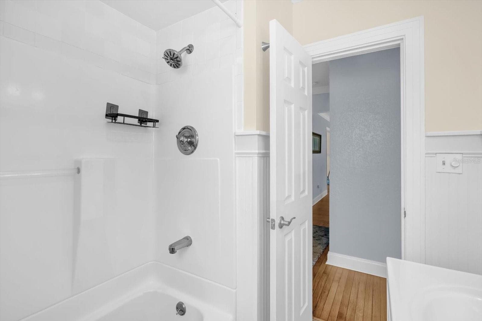 Bathroom #1 with Tub & Shower - 918 W SMITH ST, ORLANDO