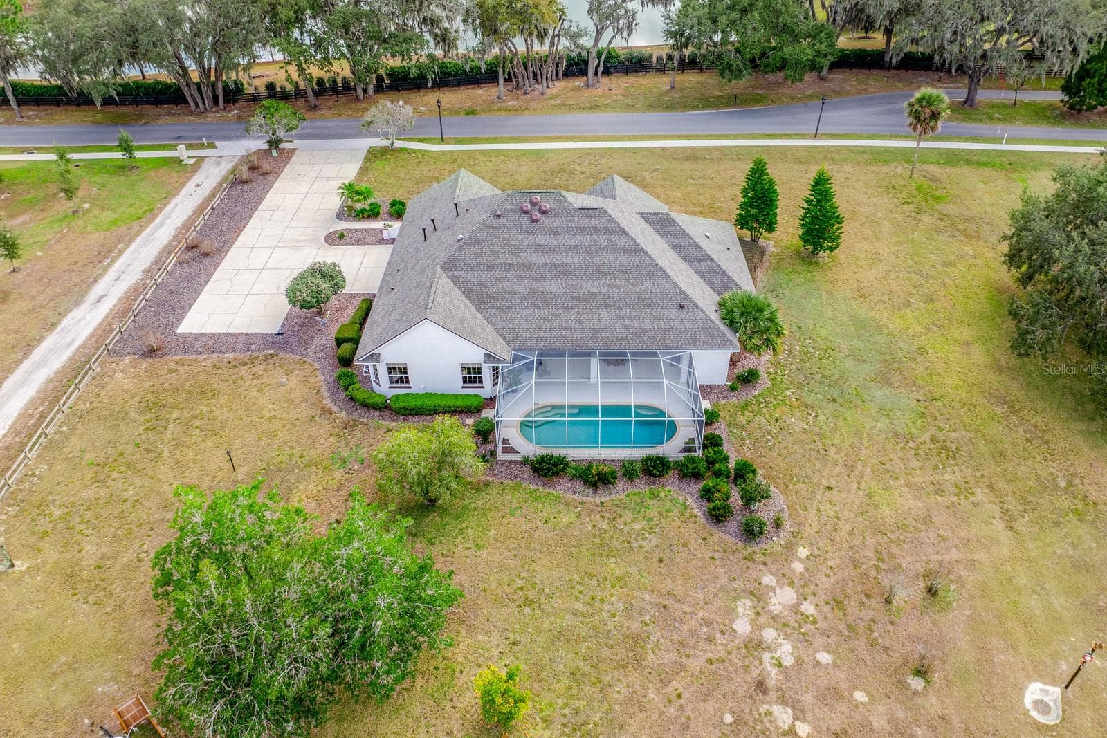 2.28 acre/double lot and a gorgeous formal model home for you to make your own. - 5092 NE 81ST BLVD, WILDWOOD