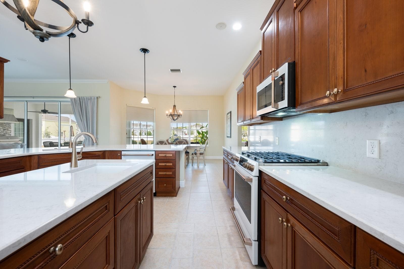 Chef's Kitchen. - 5092 NE 81ST BLVD, WILDWOOD