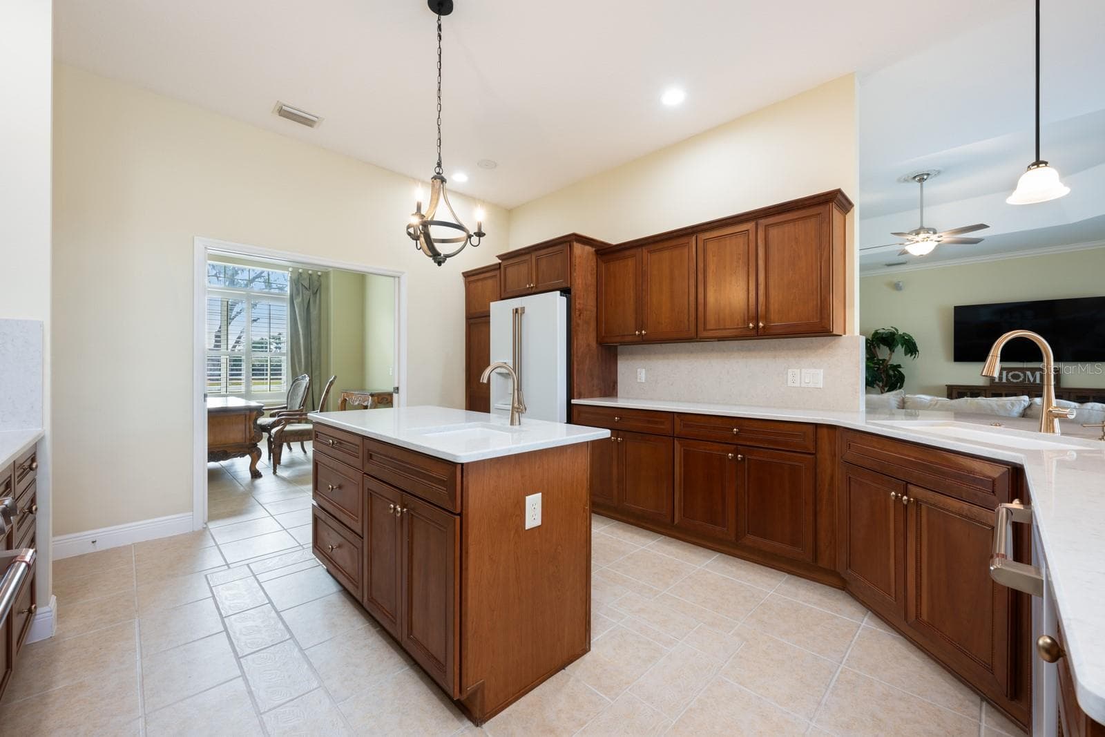Chef's Kitchen. - 5092 NE 81ST BLVD, WILDWOOD