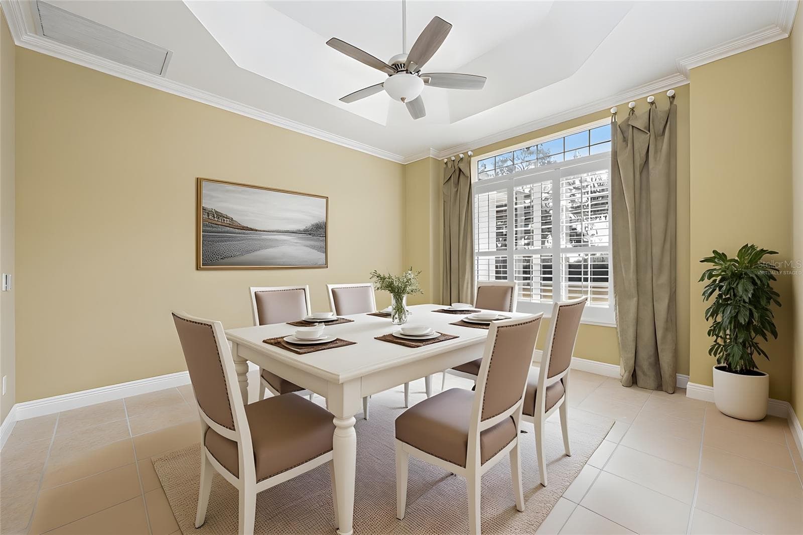 Versatile formal dining space. Virtually Staged. - 5092 NE 81ST BLVD, WILDWOOD