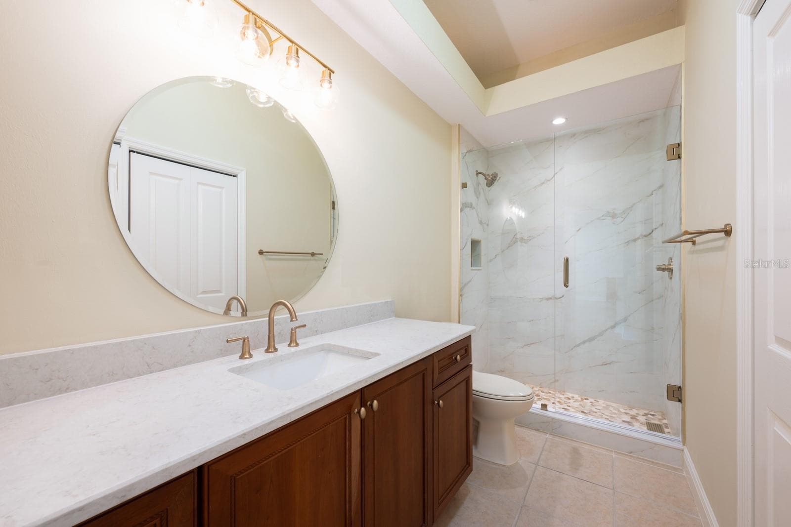 Second full bath. - 5092 NE 81ST BLVD, WILDWOOD
