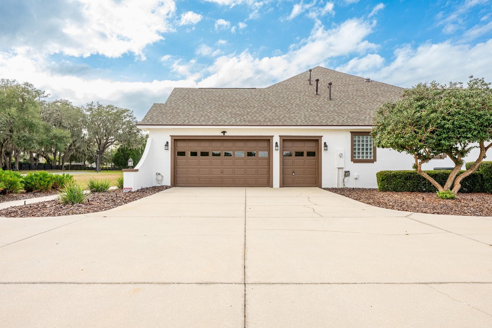 Oversized side facing garage with golf cart parking. - 5092 NE 81ST BLVD, WILDWOOD