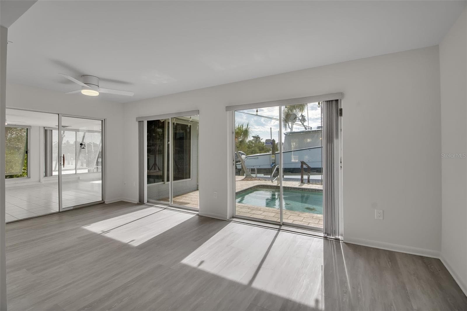 Single Family Residence at 922 CASEY COVE DR, NOKOMIS, photo 16 of 50